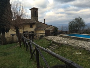 La pieve e la piscina