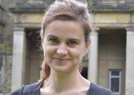 La parlamentare laburista britannica Jo Cox, militante contro la Brexit ma anche per una politica più attenta ai losers della globalizzazione 