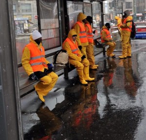 MILANO 01 Feb 2012 - SPALATORI STRANIERI ALLA FERMATA DEL TRAM IN PIAZZA CAIROLI p.s. la foto e' utilizzabile nel rispetto del contesto in cui e' stata scattata, e senza intento diffamatorio del decoro delle persone rappresentate