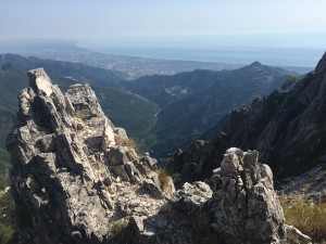 Panorama dal Passo degli Uncini (sul costone in ombra si distinguono sette "uncini"