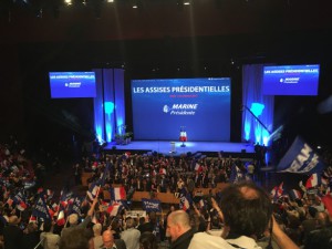 La manifestazione a sostegno della candidatura di Marine Le Pen