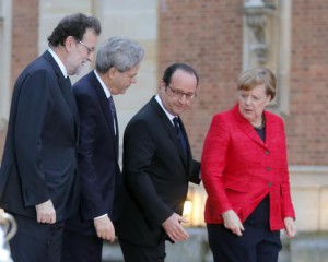 Da sinistra a destra, il premier spagnolo Mariano Rajoy, Paolo Gentiloni, Francois Hollande e Angela Merkel, nel recente incontro di Versailles 