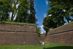 Le mura medioevali di Lucca, dove Giuseppe Pera è nato e vissuto